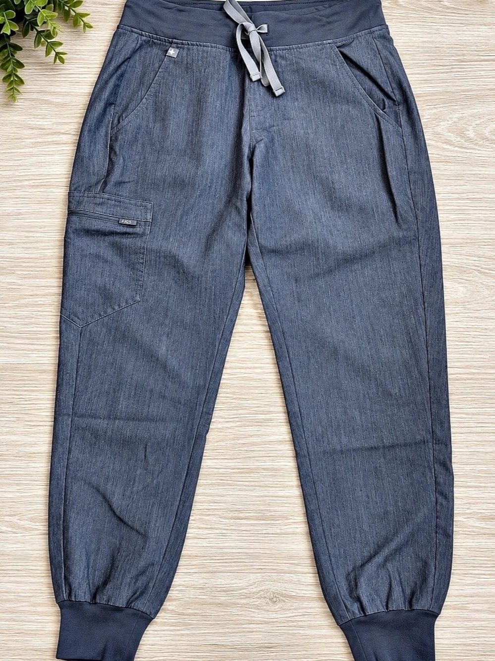 FIGS Technical Collection Gray Heather Jogger Scrub Pants Women’s Size Small EUC